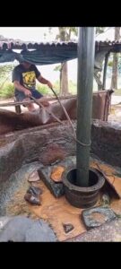 طريقة قديمة لاستخراج البترول اندونسيا